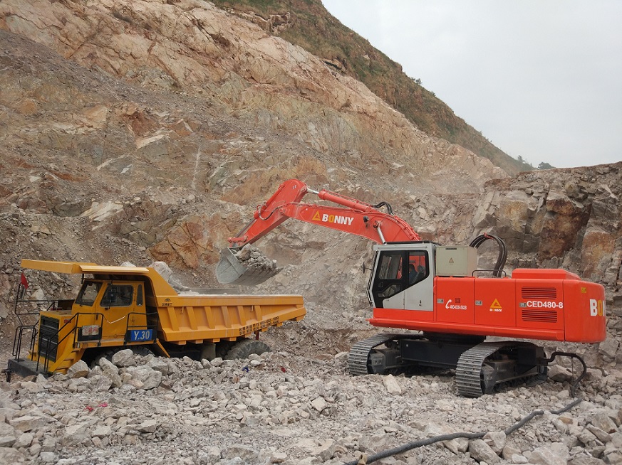 電動(dòng)挖掘機(jī).jpg 電動(dòng)挖掘機(jī).jpg