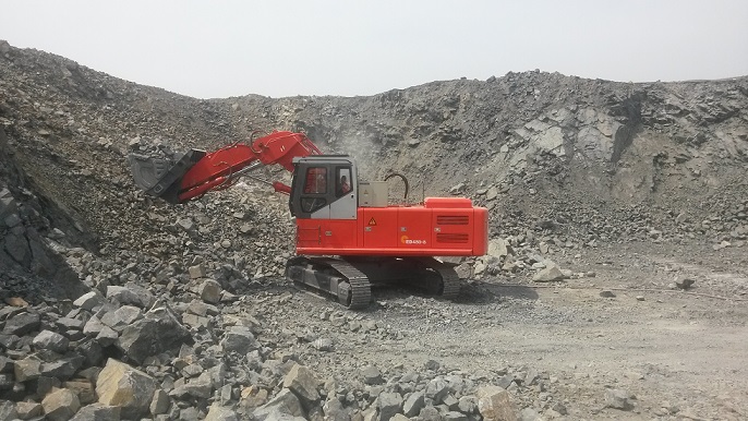 電動(dòng)挖掘機(jī).jpg 電動(dòng)挖掘機(jī).jpg