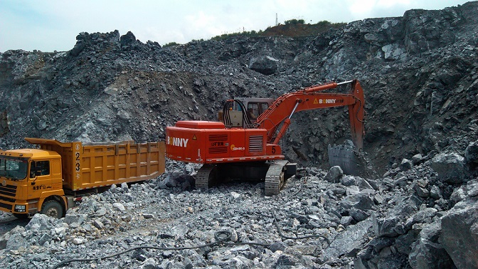 電動(dòng)挖掘機(jī).jpg 電動(dòng)挖掘機(jī).jpg