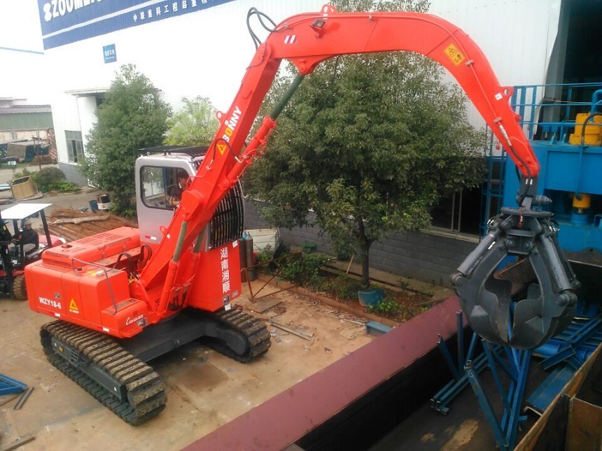 抓鋼機(jī).jpg 抓鋼機(jī).jpg