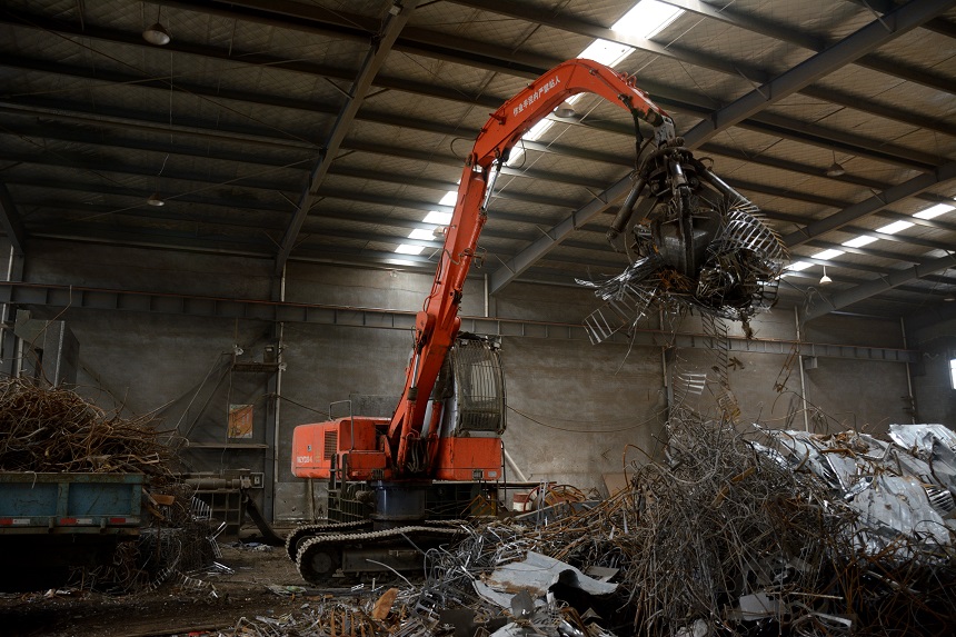 抓鋼機(jī).jpg 抓鋼機(jī).jpg