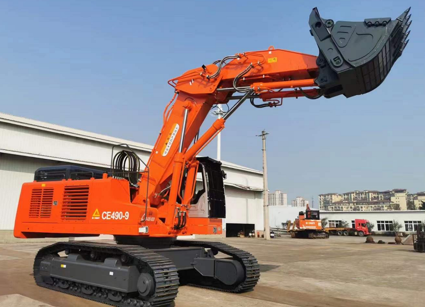CE490-9挖掘機發(fā)貨現(xiàn)場.png