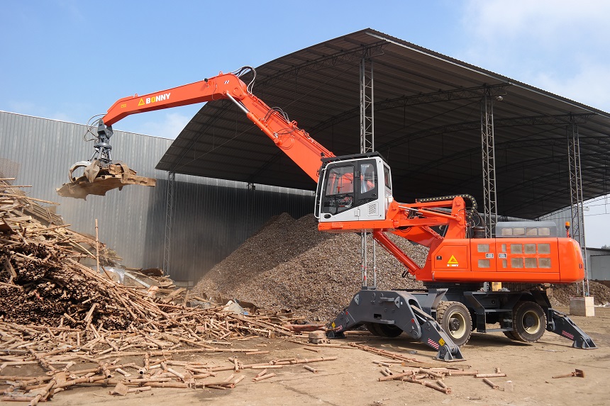 1698738642570753.jpg 輪胎式抓料機.jpg