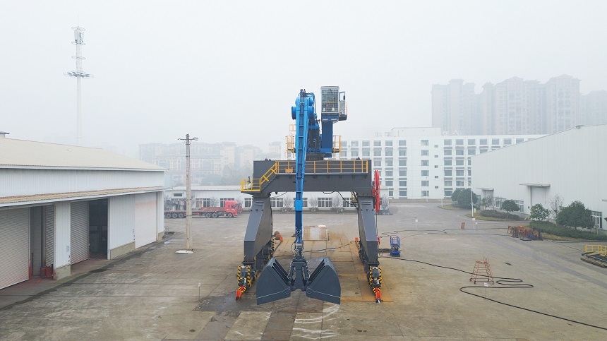 抓料機(jī).jpg 抓料機(jī).jpg