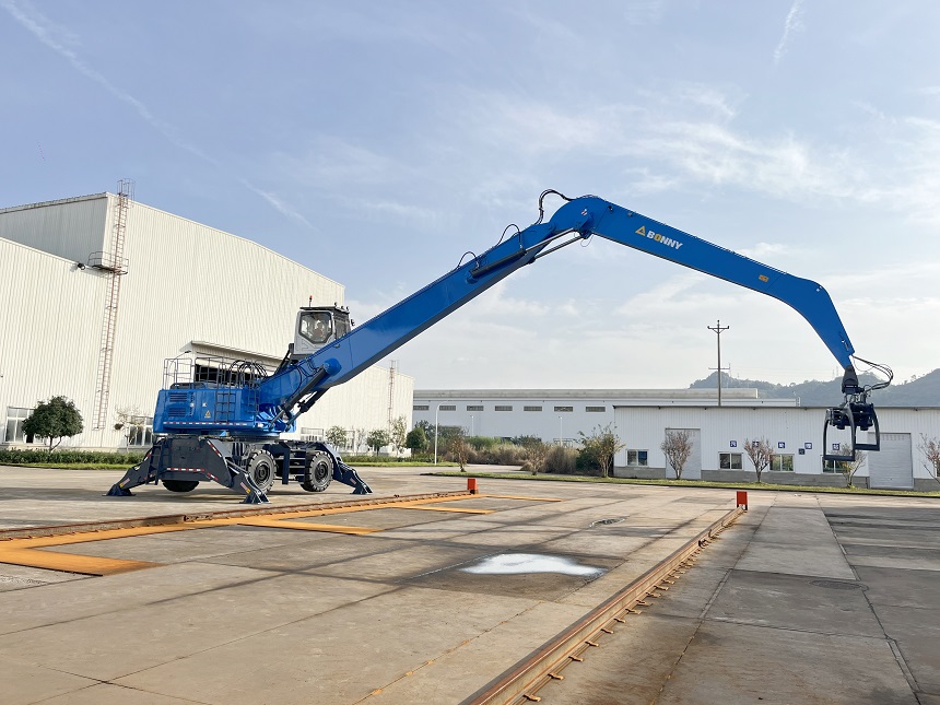 抓料機(jī).jpg 抓料機(jī).jpg