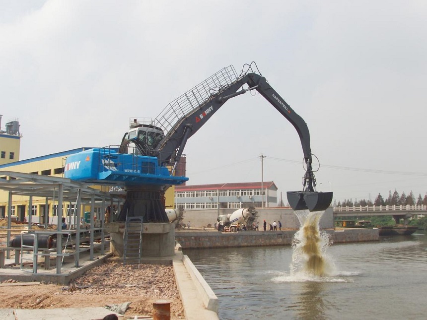 抓料機(jī).jpg 抓料機(jī).jpg