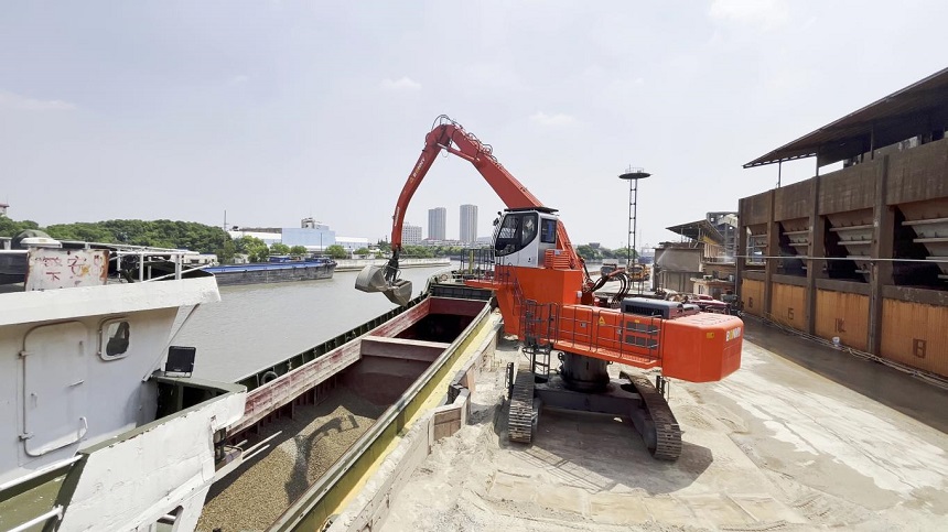 抓料機(jī).jpg 抓料機(jī).jpg