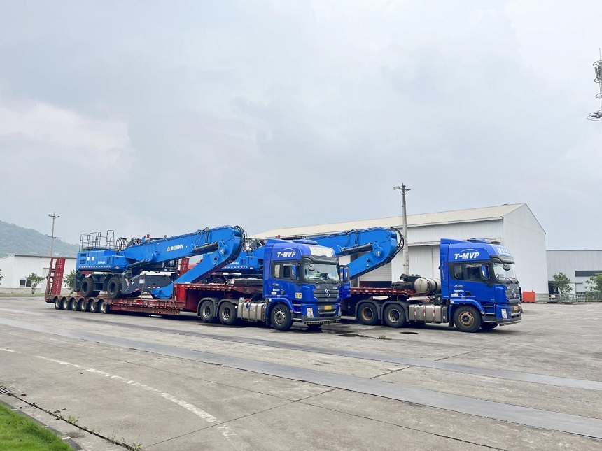 輪式抓料機(jī)發(fā)貨現(xiàn)場.jpg 輪式抓料機(jī)發(fā)貨現(xiàn)場.jpg