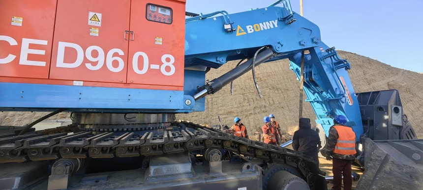 電動(dòng)挖掘機(jī).jpg 電動(dòng)挖掘機(jī).jpg